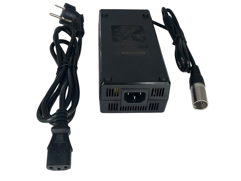 Ebike lader voor Gazelle, Kalkhoff, Releigh, Rixe, Univega impulse – BSC4202000- 998300000 – 998300700 – 4-pins XLR Ebike lader voor Gazelle, Kalkhoff, Releigh, Rixe, Univega impulse – BSC4202000- 998300000 – 998300700 – 4-pins XLR - Afbeelding 3